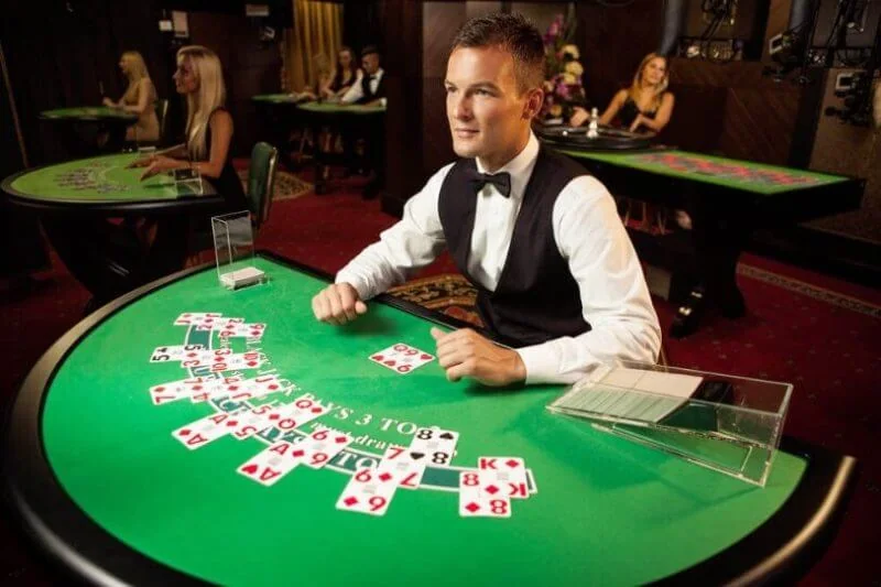 Suasana meja dealer untuk pengalaman kasino live JENIUSTOTO